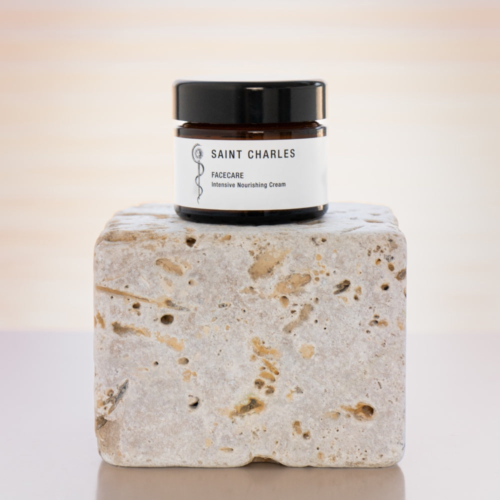 Intensive Nourishing Cream auf Stein